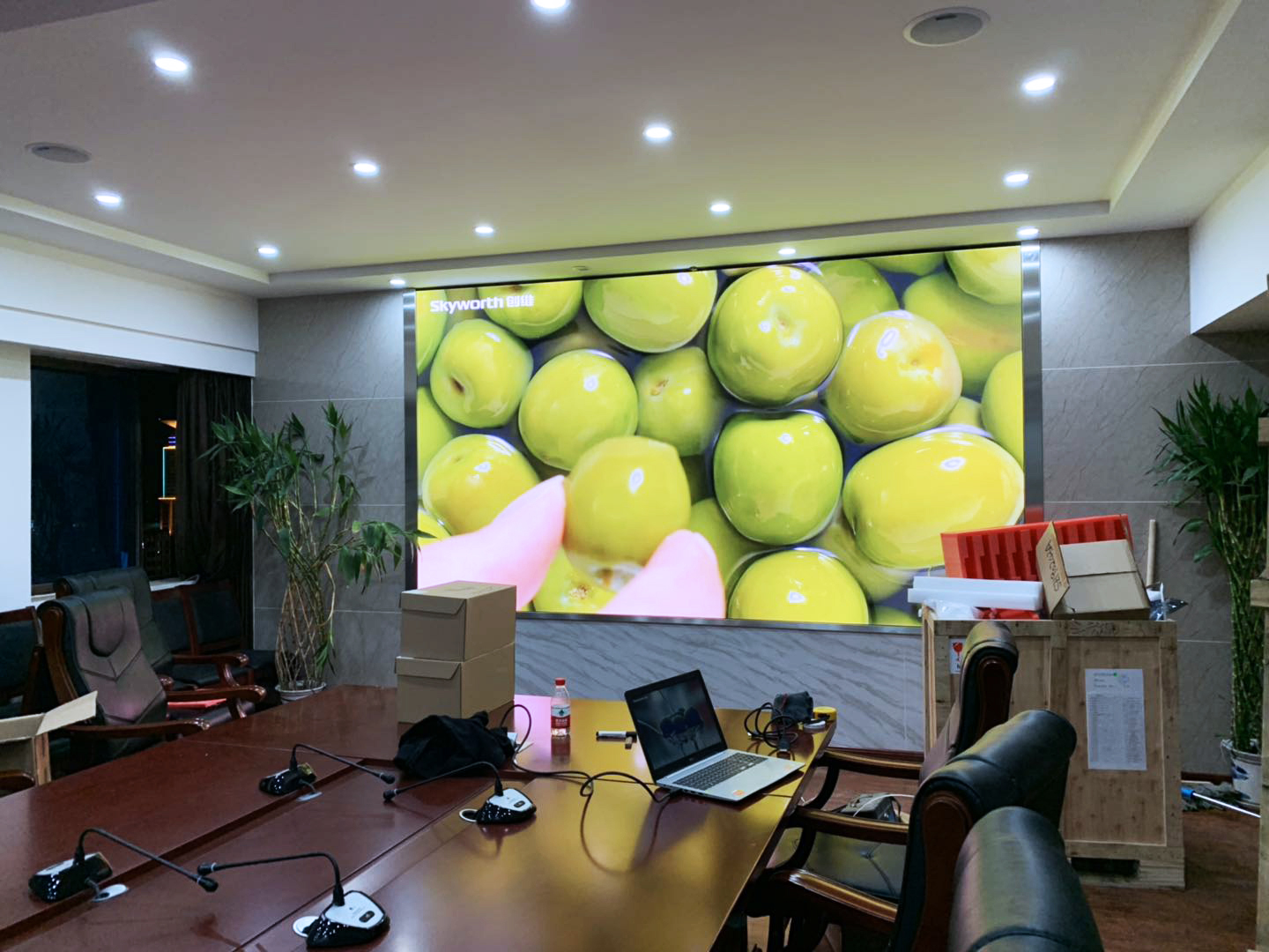 中铁十四局室内会议室P1.5高清小间距LED全彩屏案例