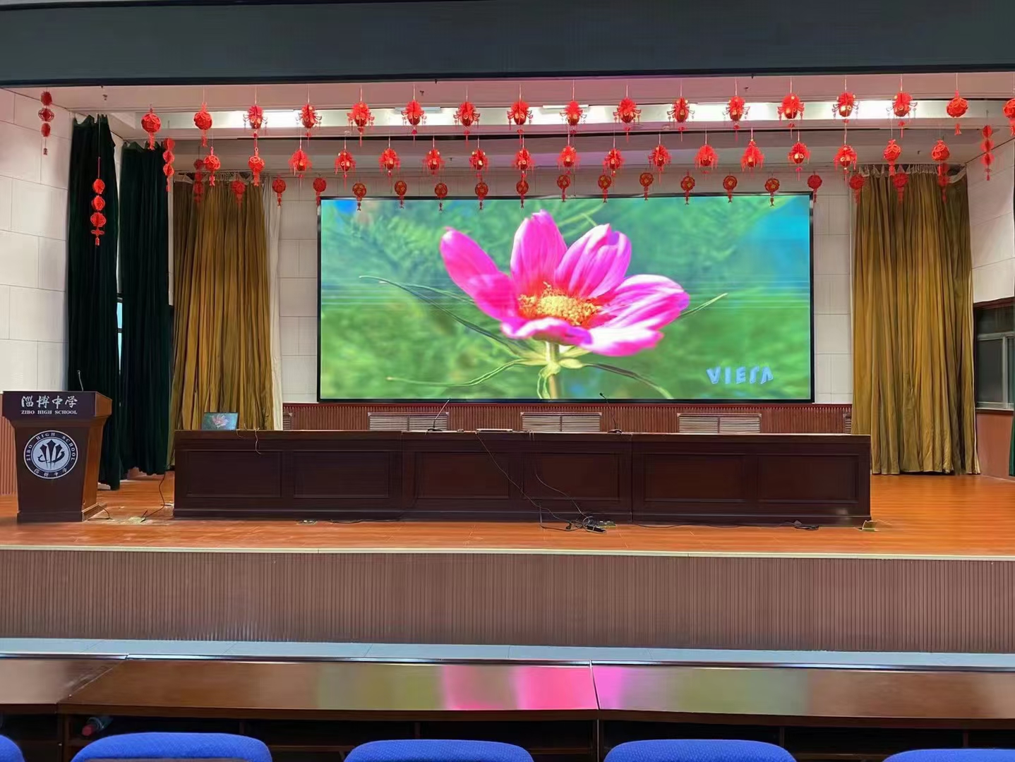 山东淄博中学室内报告大厅LED电子显示屏LED大屏幕案例
